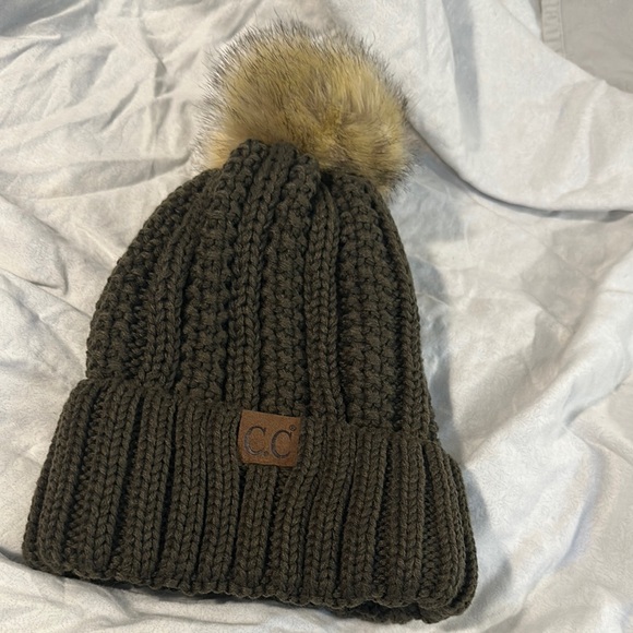 Ladies CC lined sweater knit toboggan with faux fur pompom - Picture 4 of 4